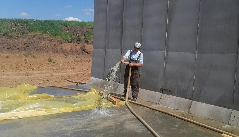 АО «ШИХОБАЛОВО» Устройство бетонного основания силосных траншей